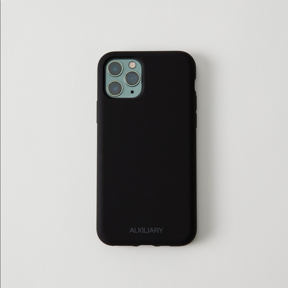 Black Auxiliary iPhone 11